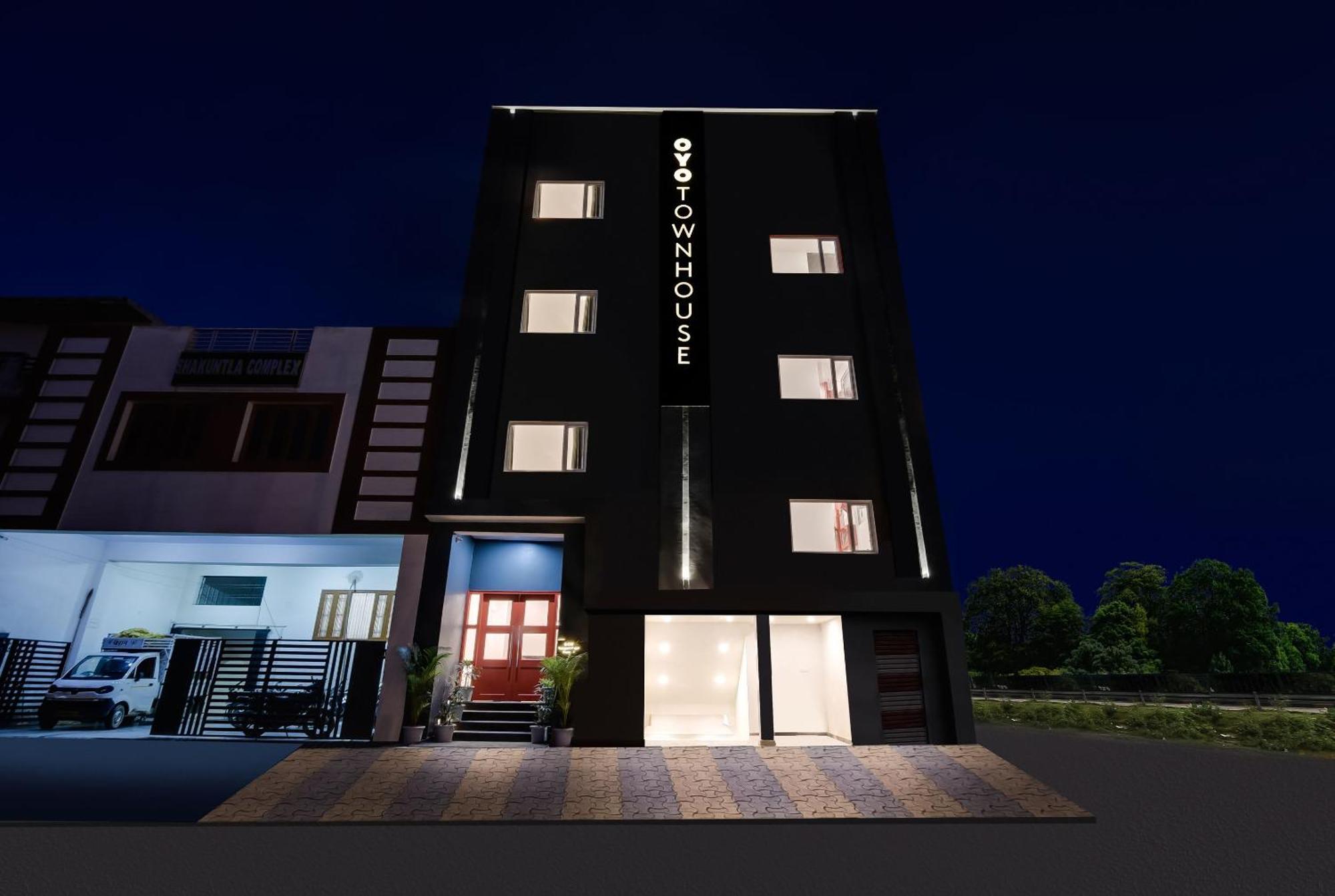 ホテル Oyo タウンハウス 217 ザ アワド エアポート Bijnaur エクステリア 写真